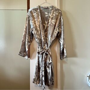 VERSAILLES | Luxurious Silver, White & Green Leaf Satin House coat Duster Robe